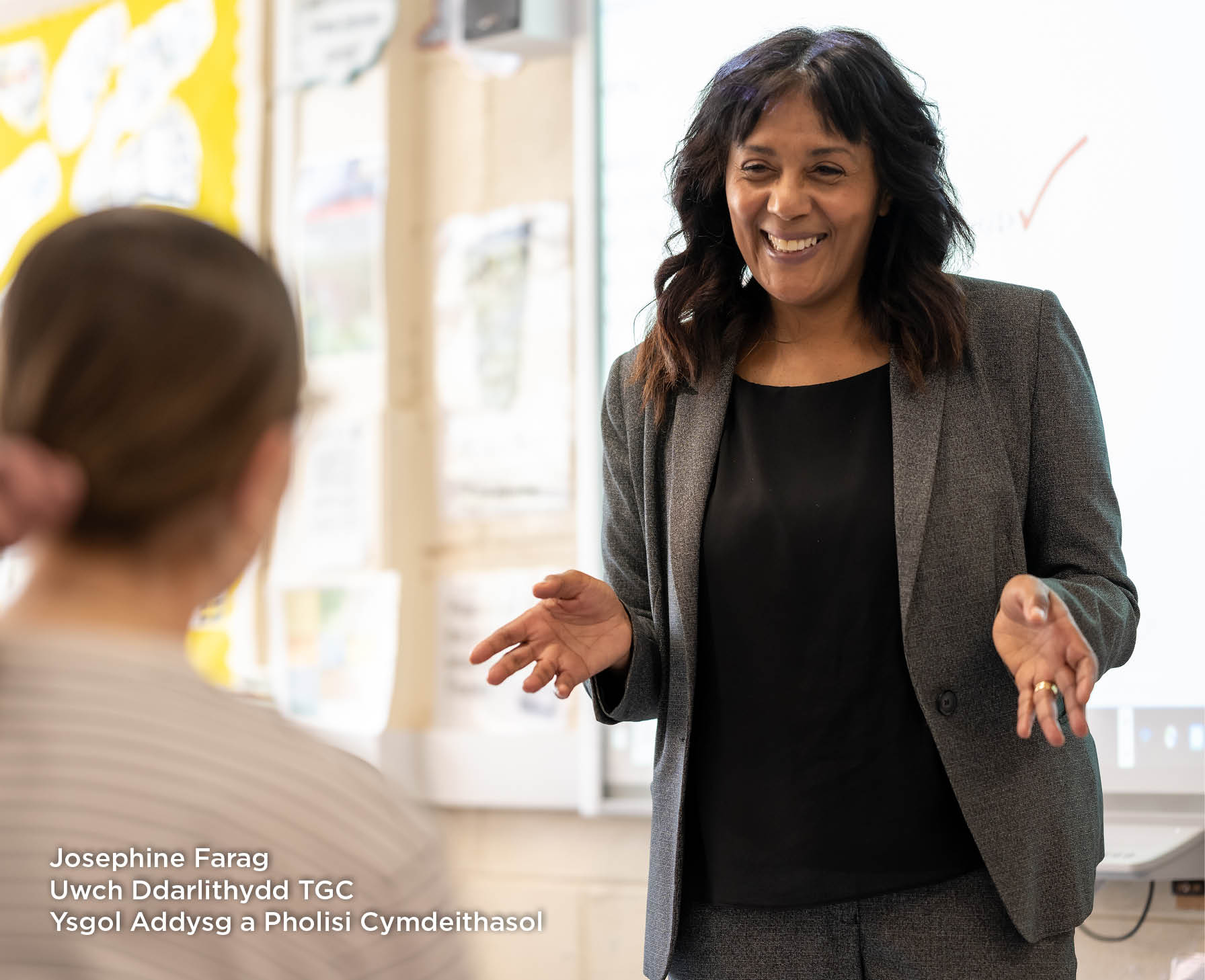 Josephine Farag Uwch Ddarlithydd TGC Ysgol Addysg a Pholisi Cymdeithasol